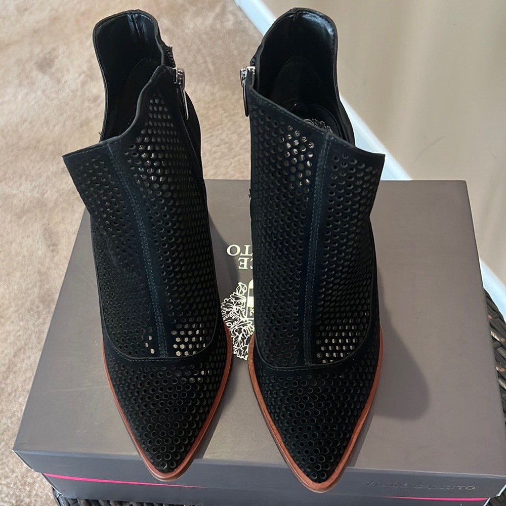 Vince Camuto Levesna suede bootie